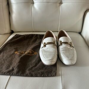 🥚TOD’s Elegant White Loafers with Gold Accents - 8.5 🥚